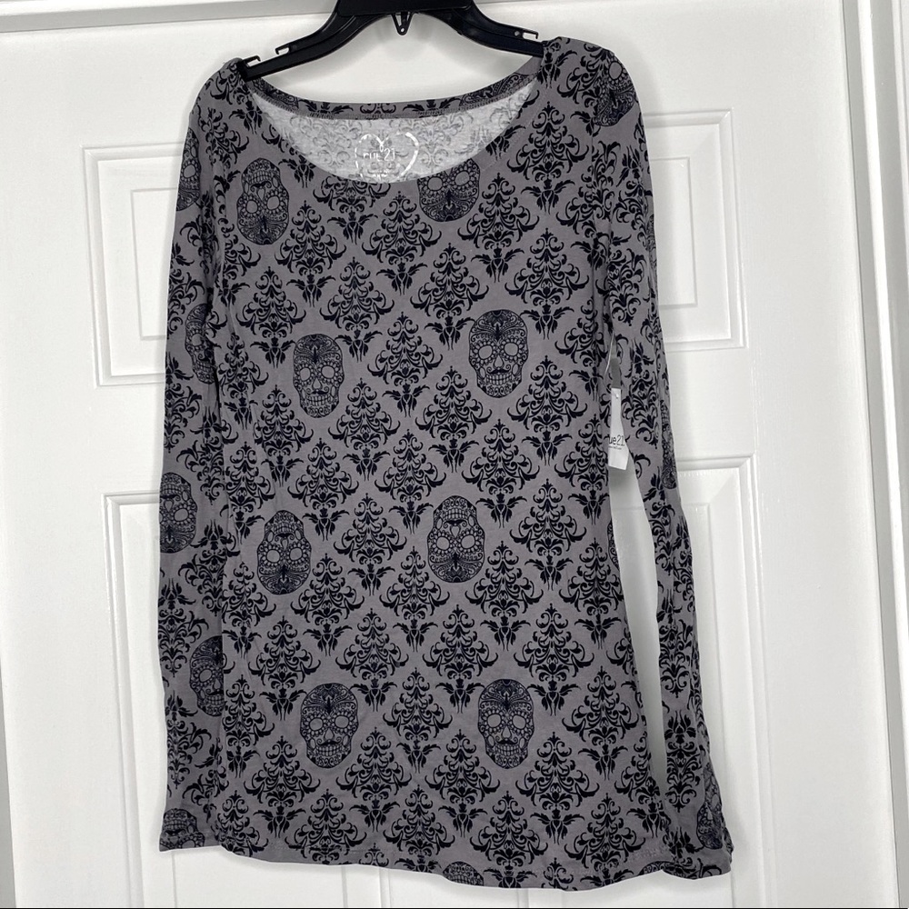 NWT Goth & Skulls Long Sleeve